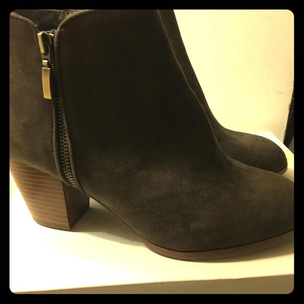 New Style & Co. Jamila Olive Micro Suede Size 8.5W